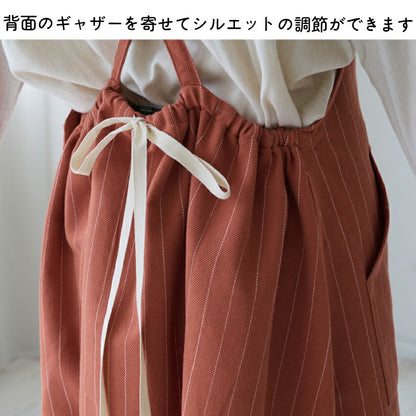 お尻が隠れる綿麻チェック柄ワンピースエプロン