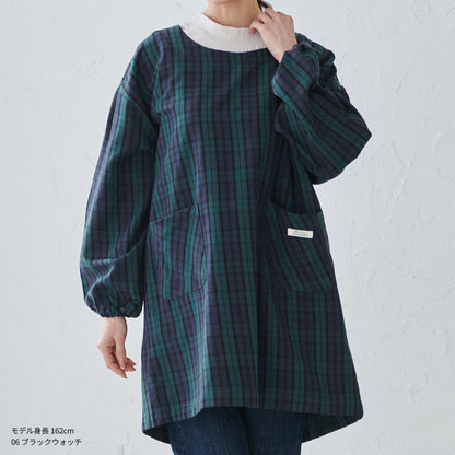 お尻が隠れる綿麻チェック柄ワンピースエプロン