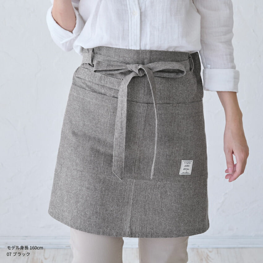 お尻が隠れる腰巻きシャンブレー生地エプロン