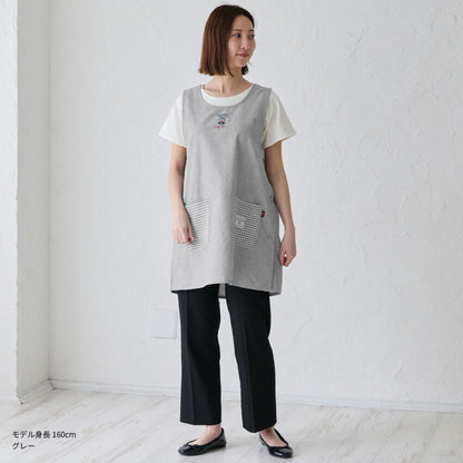 お尻が隠れる可愛い刺繍入りエプロン