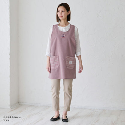 お尻が隠れる可愛い刺繍入りエプロン