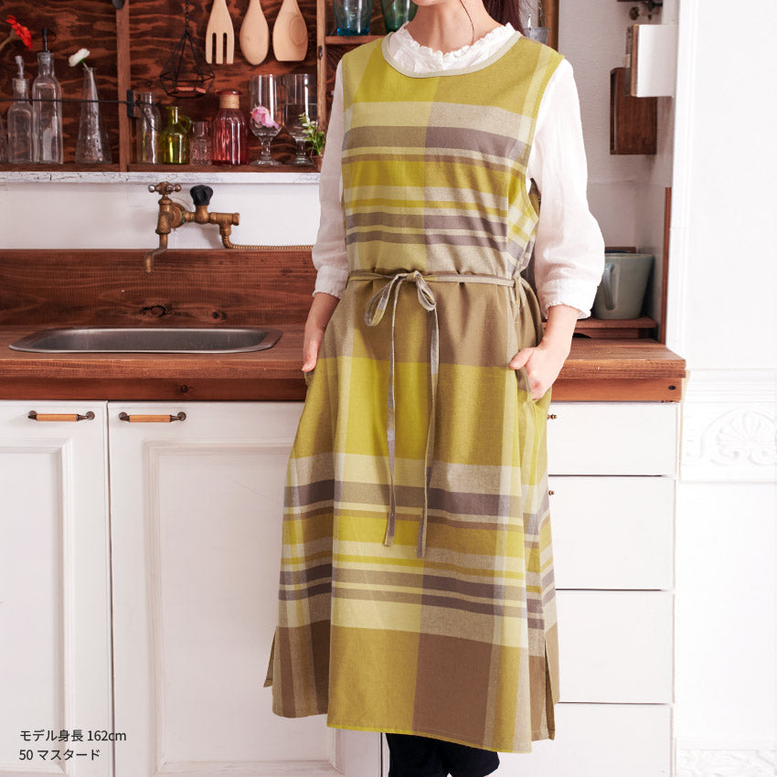 お尻が隠れる綿麻チェック柄ワンピースエプロン