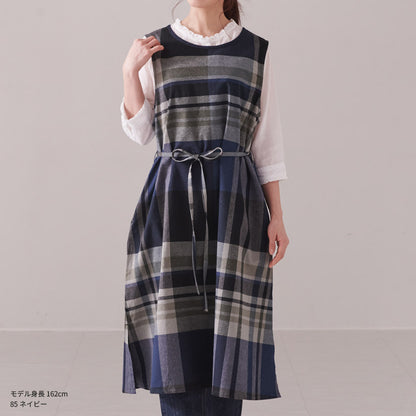 お尻が隠れる綿麻チェック柄ワンピースエプロン