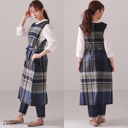 お尻が隠れる綿麻チェック柄ワンピースエプロン