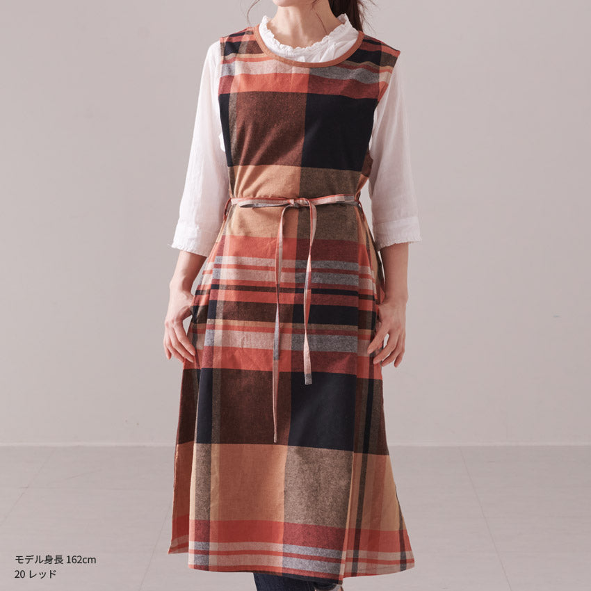 お尻が隠れる綿麻チェック柄ワンピースエプロン