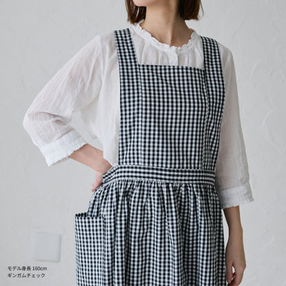 まるで洋服のようなワンピースエプロン