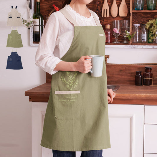 お尻が隠れるナチュラルな風合いのサロペットエプロン