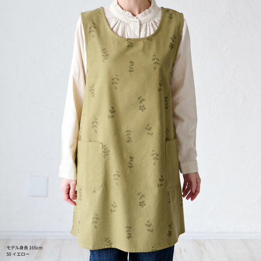 お尻が隠れる小花柄エプロン
