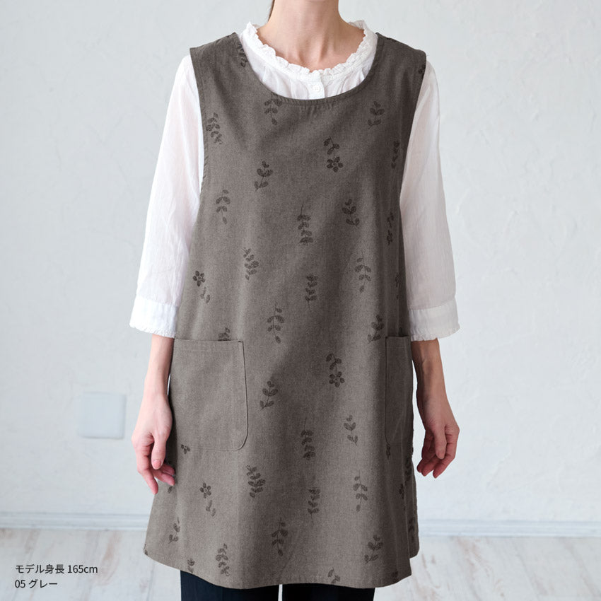 お尻が隠れる小花柄エプロン