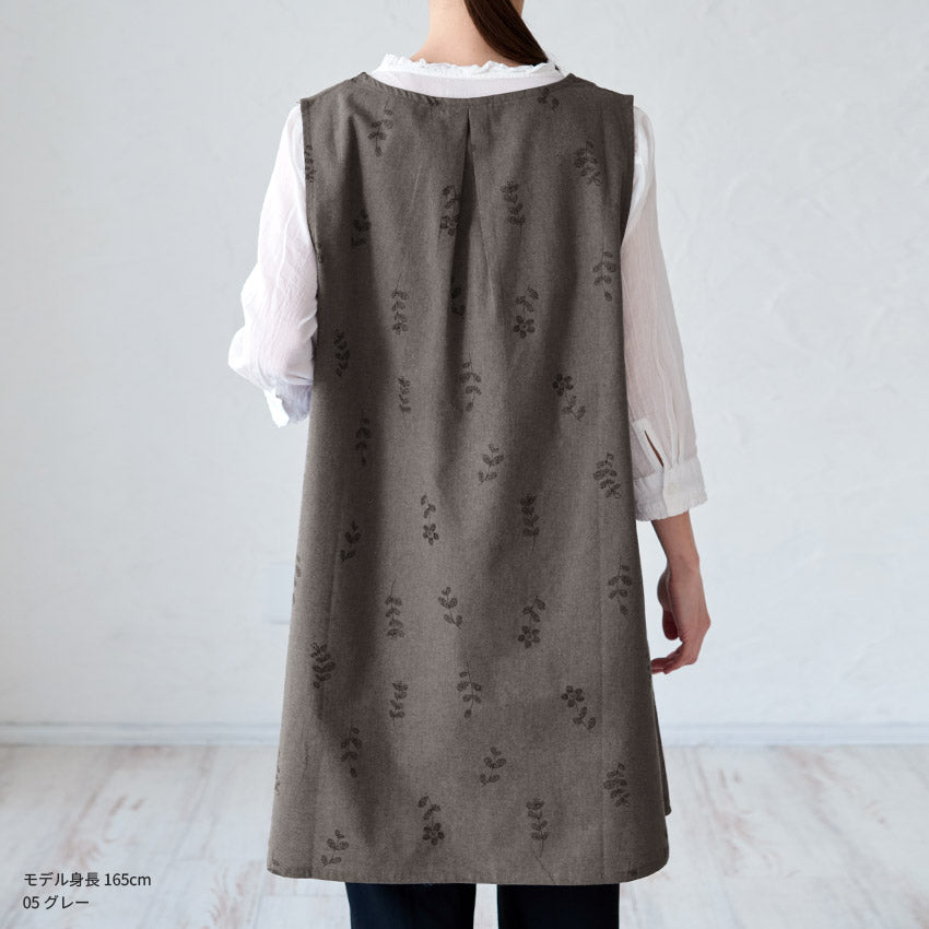 お尻が隠れる小花柄エプロン