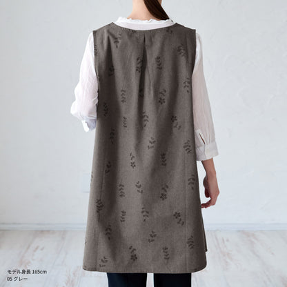 お尻が隠れる小花柄エプロン