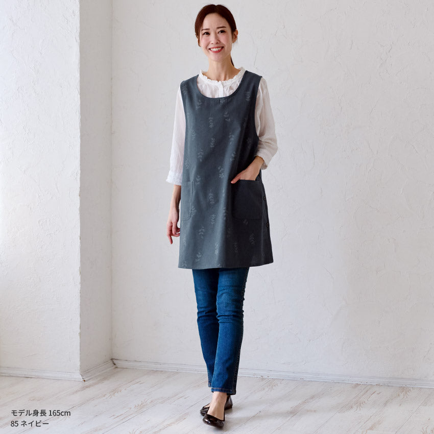 お尻が隠れる小花柄エプロン