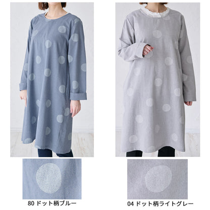 ゆったりとした着心地のドット柄割烹着