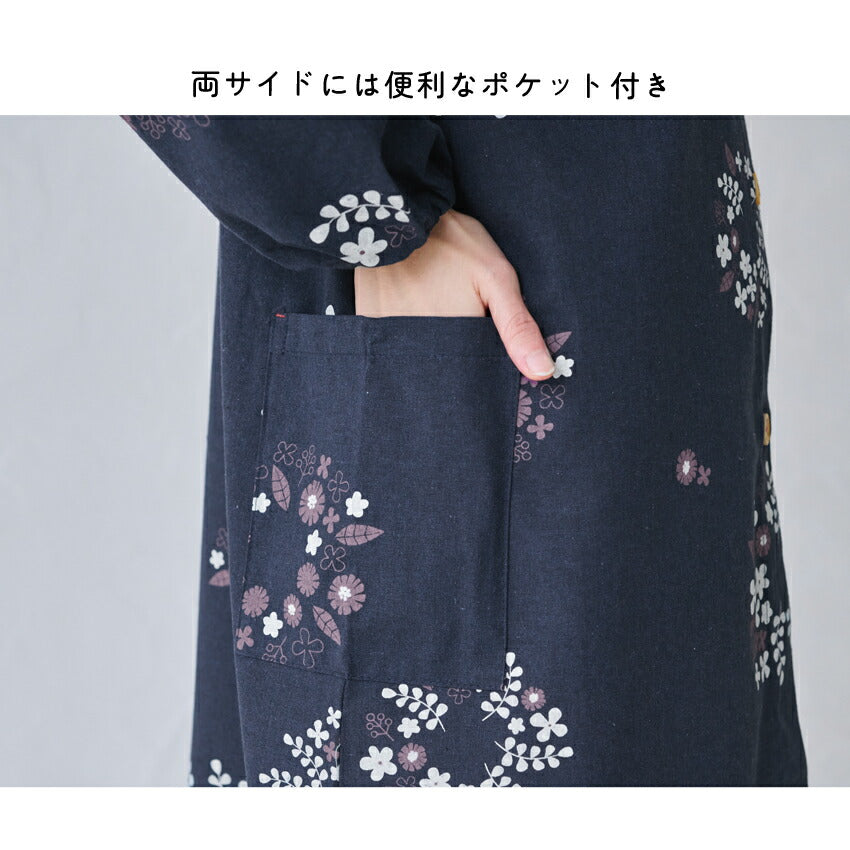 ゆったりとした着心地の花柄柄割烹着