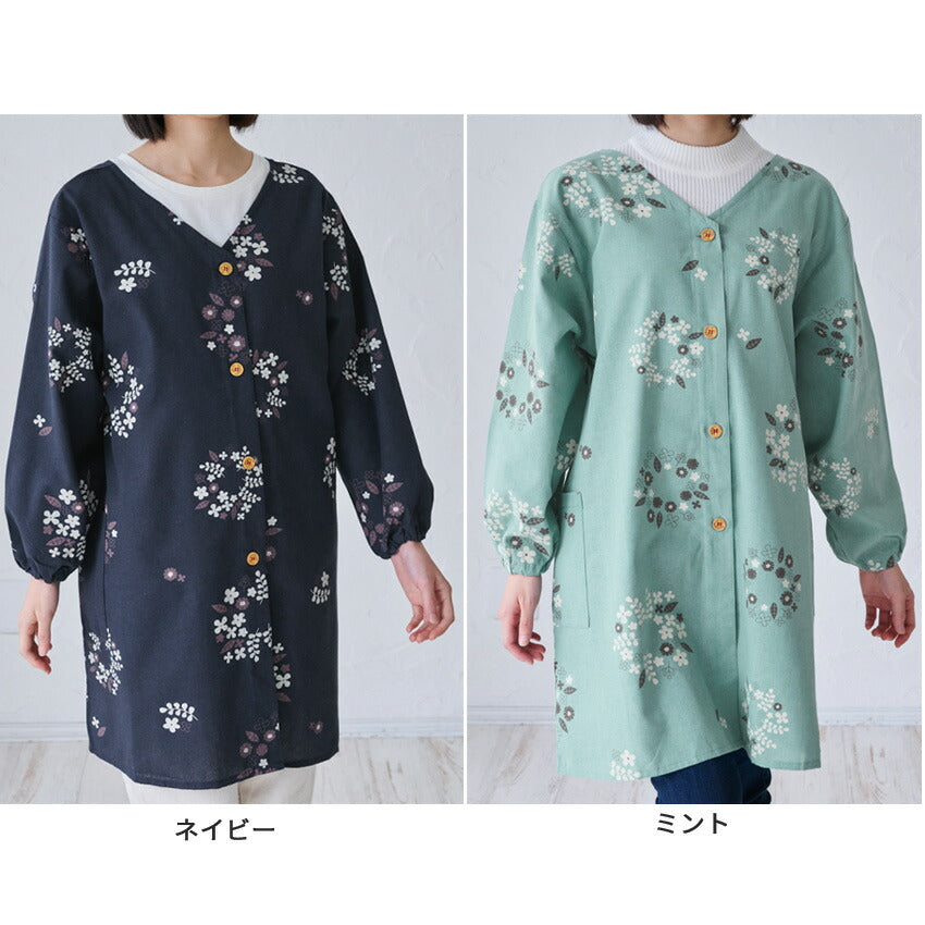 ゆったりとした着心地の花柄柄割烹着