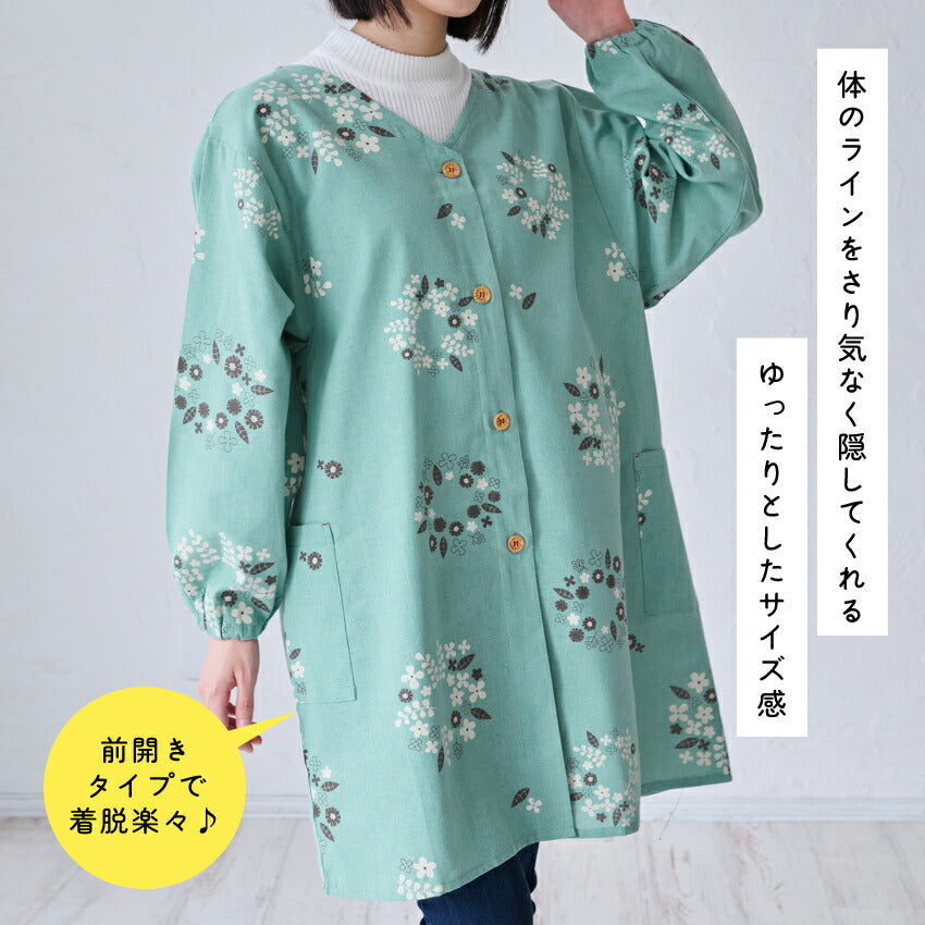 ゆったりとした着心地の花柄柄割烹着