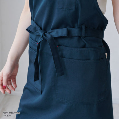 お尻が隠れるストライプエプロン