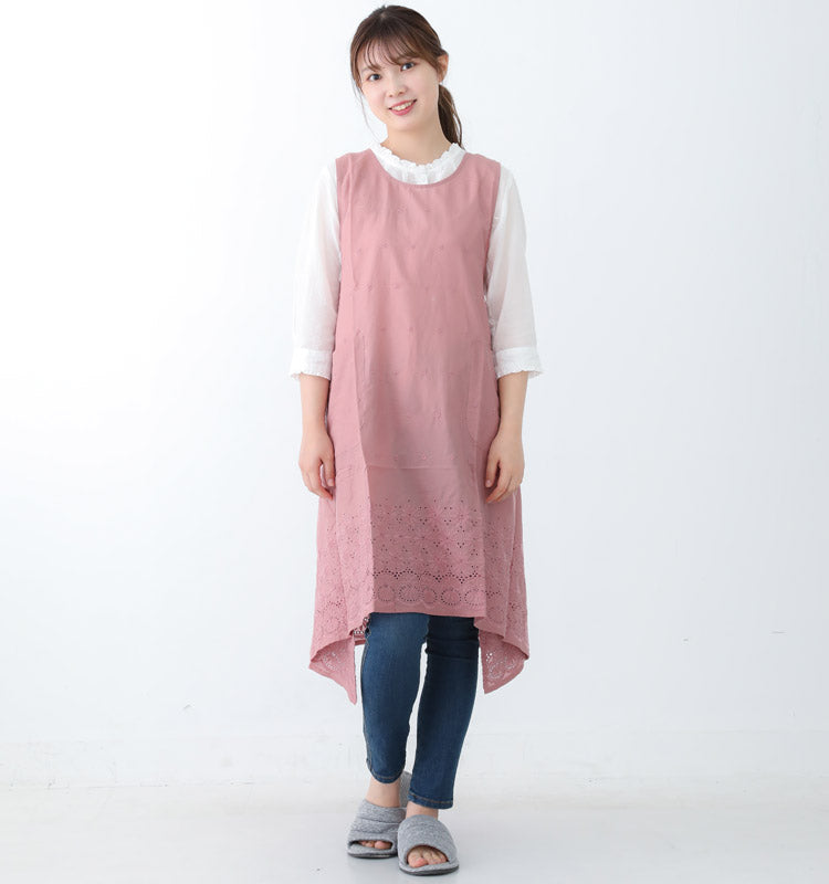 Ｍ〜Ｌサイズ、フラワー刺繍ワンピースタブリエエプロン、ワンピース、エプロン、チュニック、タブリエ、ロング丈、かわいい、可愛い、料理、ギフト、プレゼント、保育士、エプロン、ゆったり、大きいサイズ、大きい、母の日