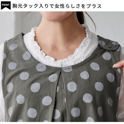 お尻が隠れるドット柄ワンピースエプロン