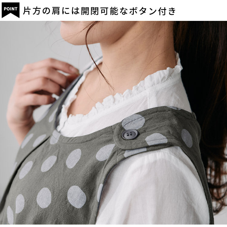 お尻が隠れるドット柄ワンピースエプロン