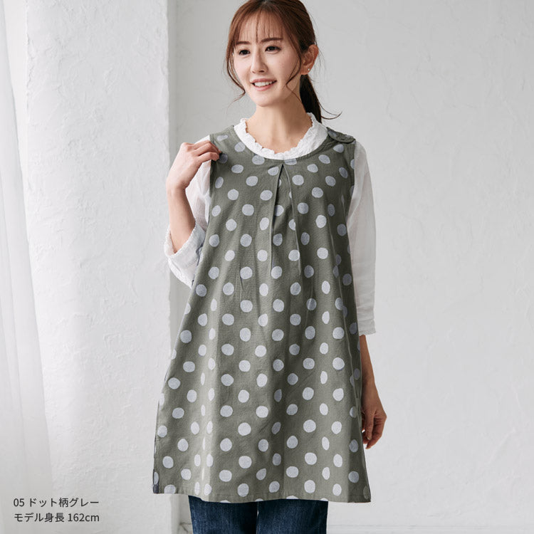 お尻が隠れるドット柄ワンピースエプロン