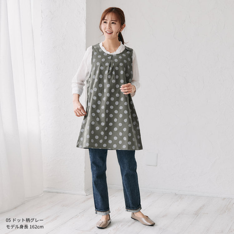 お尻が隠れるドット柄ワンピースエプロン