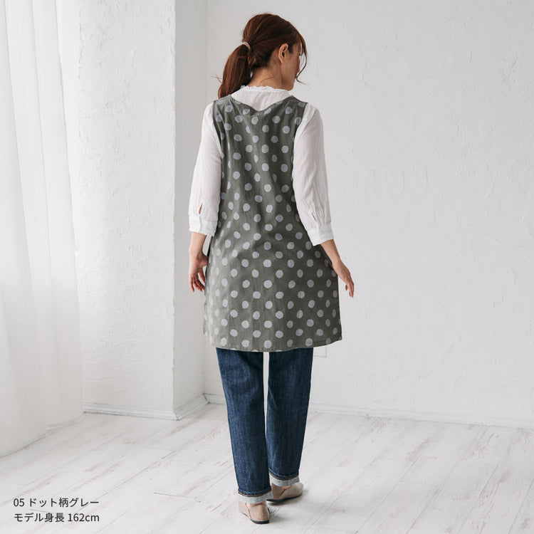 お尻が隠れるドット柄ワンピースエプロン